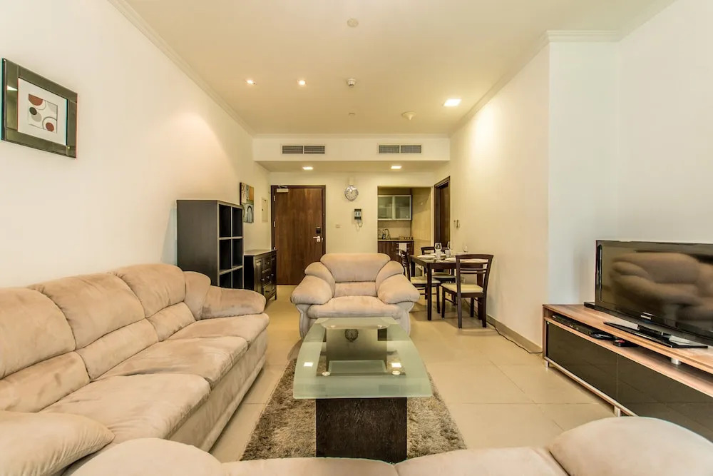 JLT - Goldcrest Executive 1 Cluster C