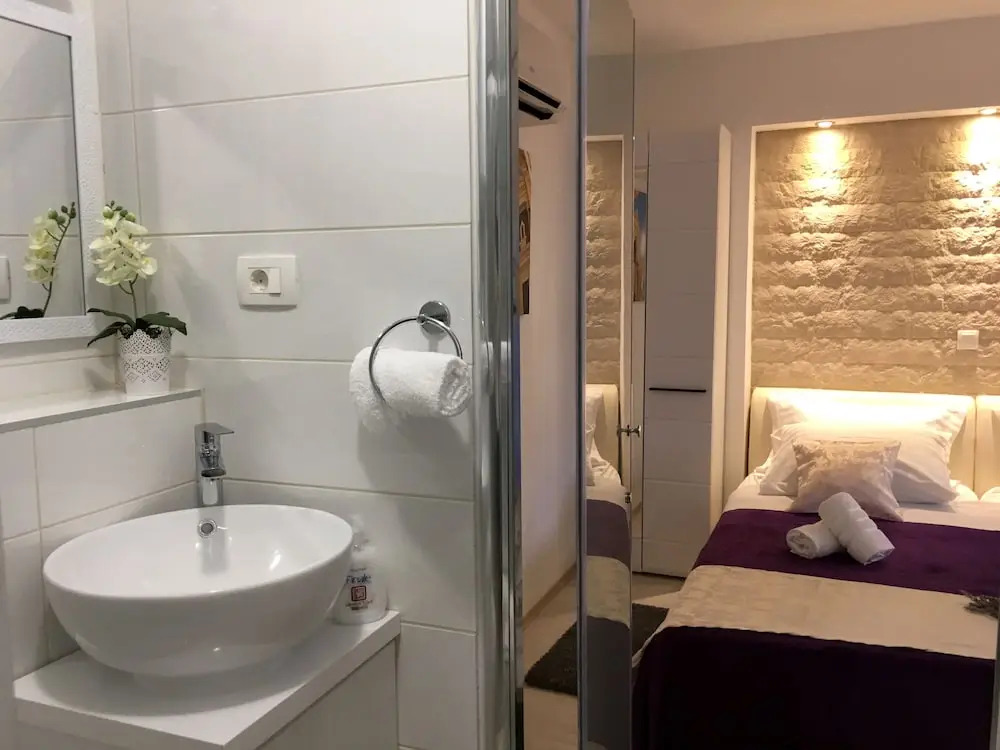 Rooms and apartments Paese