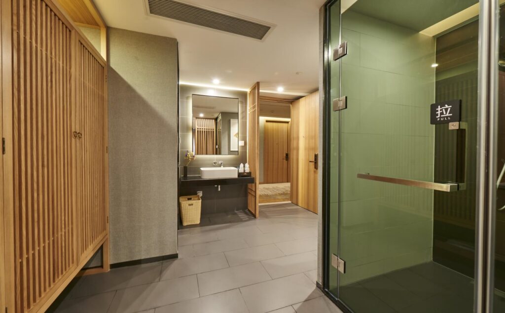 Отель Holiday Inn Guangzhou Zhujiang New Town by IHG