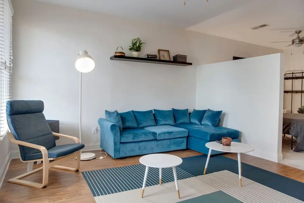 Open Concept Loft Near Uptown & Stadium