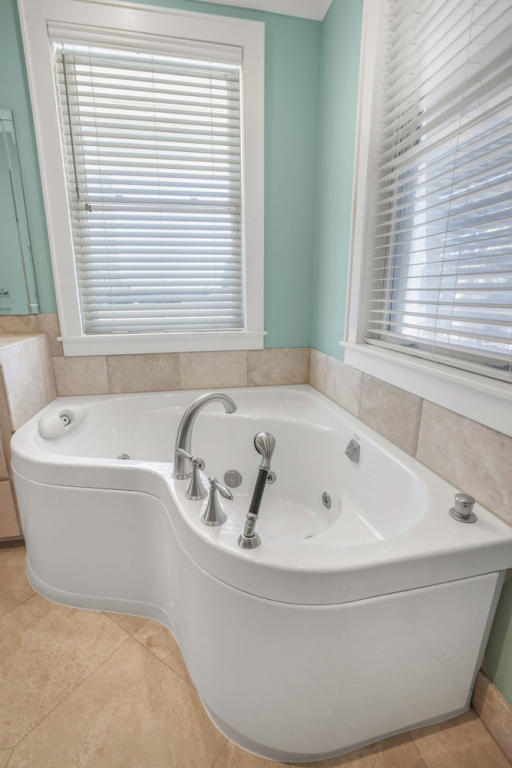 The Gayosa House 9BR Beachfront Oasis With Private Pool Hot Tub