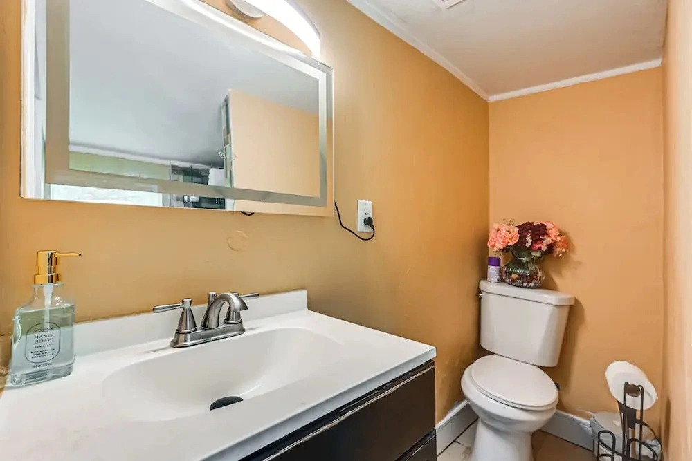 2 Mi to Public Pool! Cozy Naples Cottage w/ Patio