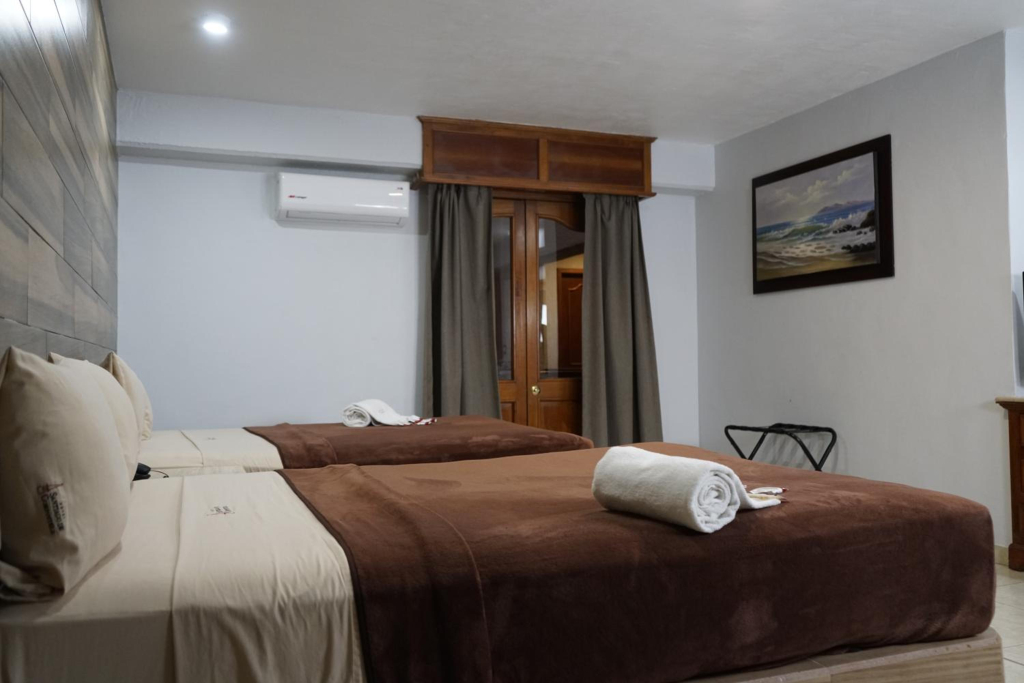 Hotel Santiago De Compostela - Guadalajara Centro Historico
