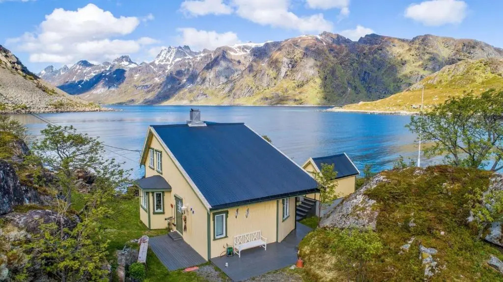 Sea-view house in Sund