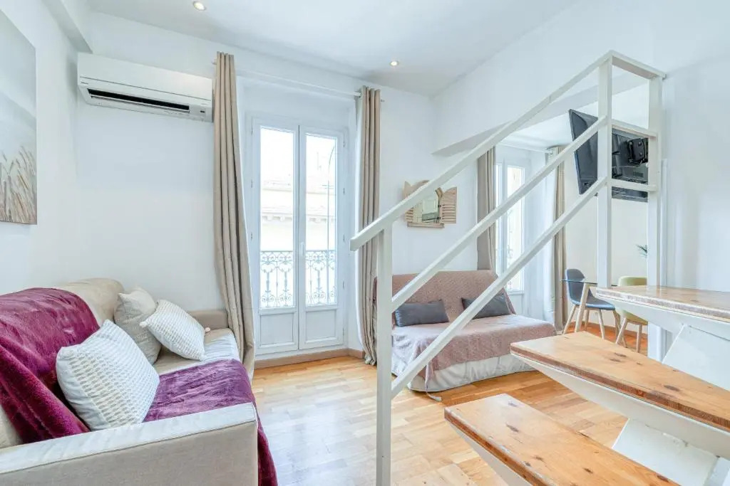 Massena Street - 1 Bdr Duplex with AC & Parking