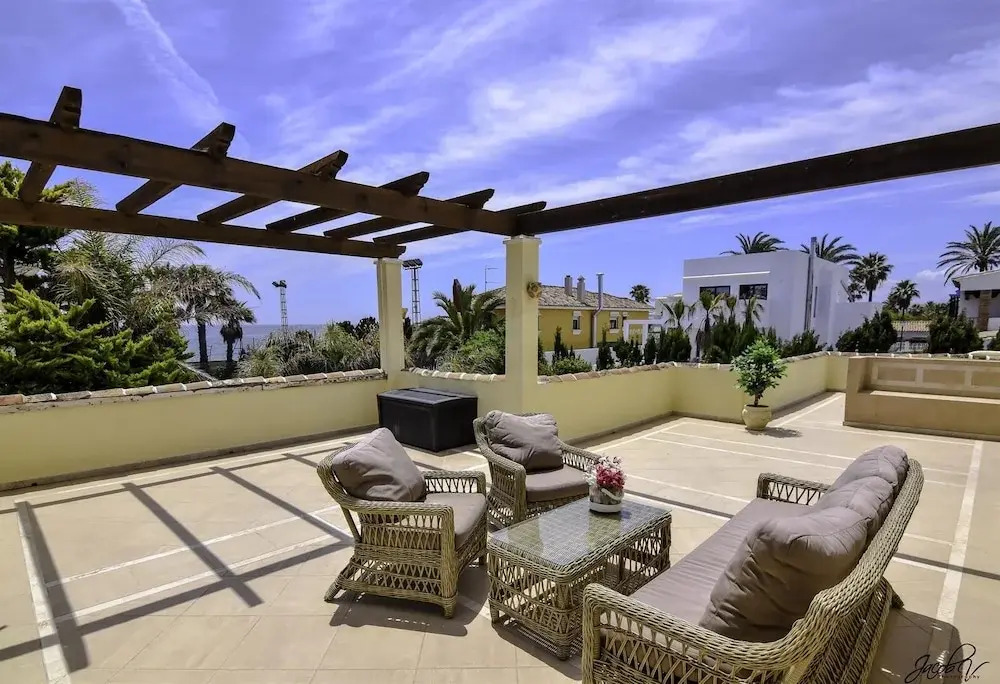 Exquisite Villa 50m To Beach