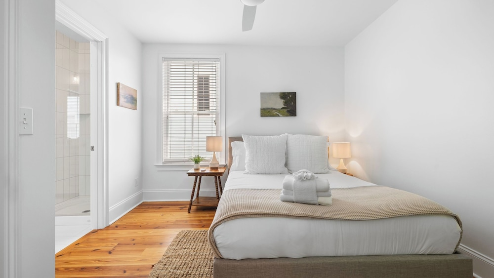1 Block to Beach, Newly Renovated 6bdr w/ Rooftop Views Sand Dune by Avantstay