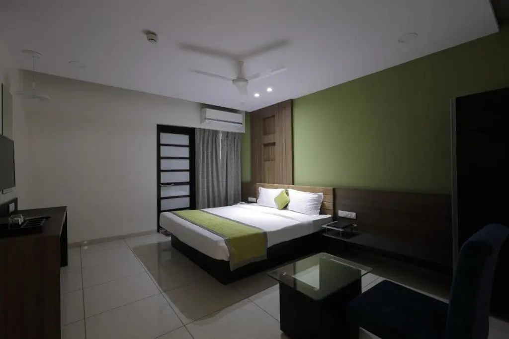 HOTEL THE LOTUS PARK