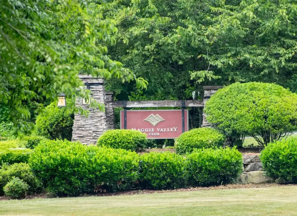 Scenic 2BR Condo w Porch Pool Near Slope Trails