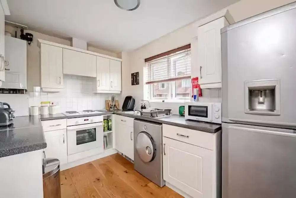 2 Bed Flat - Sleeps 4 - Pets - Parking - Garden