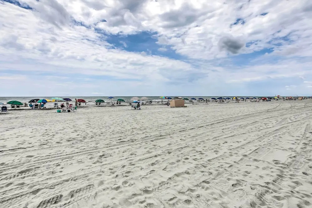 Pelicans Watch Beachfront Condo With Ocean Views!