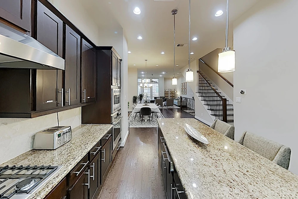 Washington Corridor All-suite W/ Gourmet Kitchen 3 Bedroom Townhouse