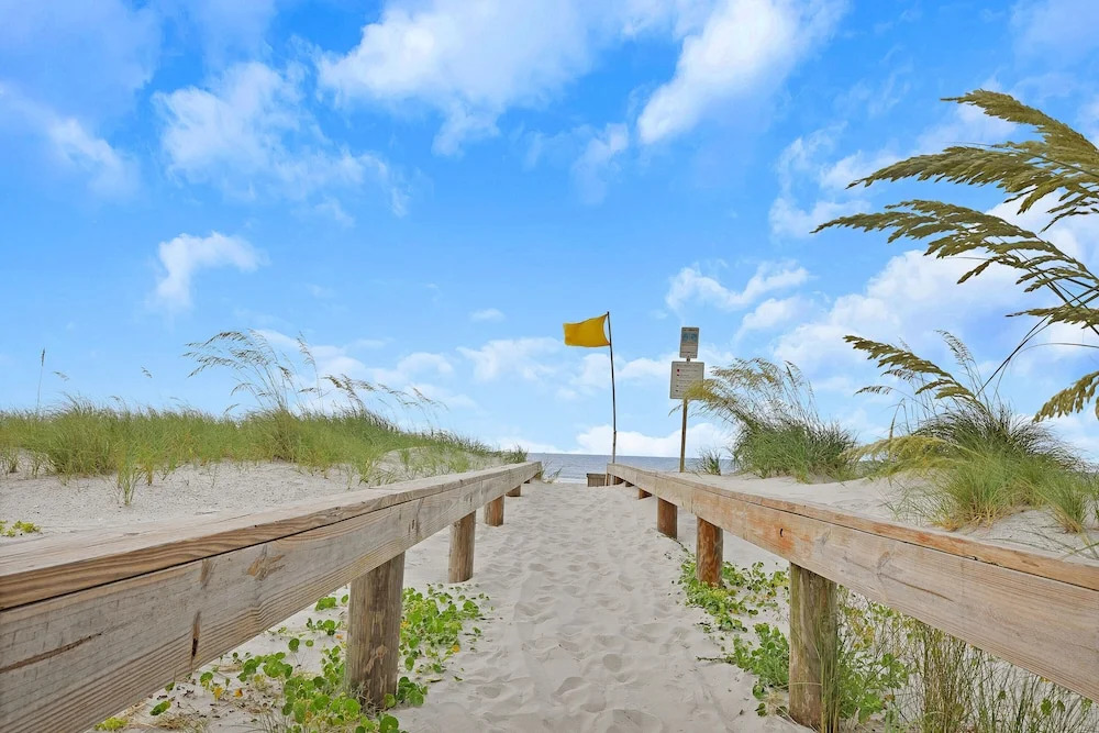 Sunshine Hideaway - Large Studio - Pet Friendly