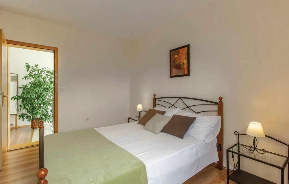Amazing Home in Stobrec With Wifi and 4 Bedrooms