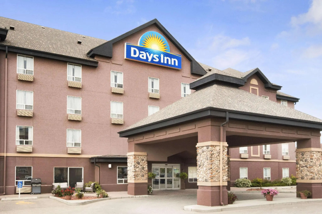 Prairie Crest Calgary Airport by IHG
