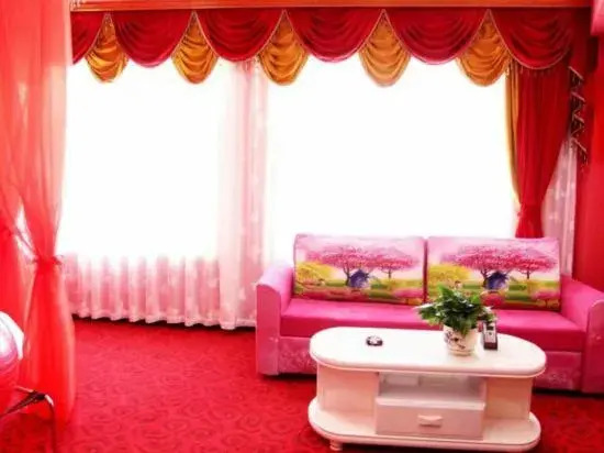 Kaimeng Theme Hotel (Wuchang Station Yuanhua Xintiandi Shopping Plaza)