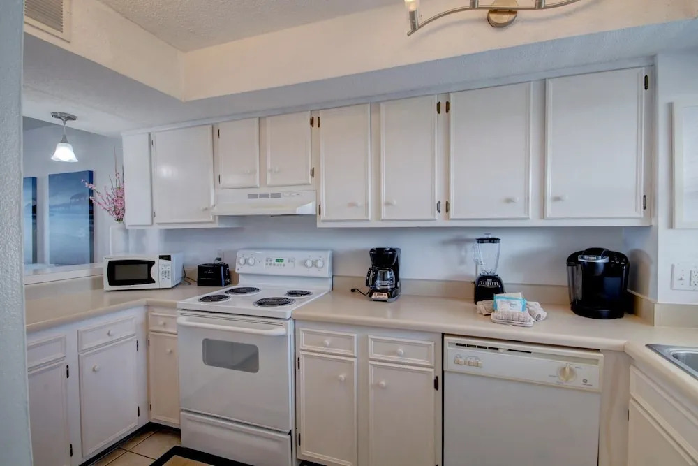 167 El Matador 2 Bedroom Condo by RedAwning