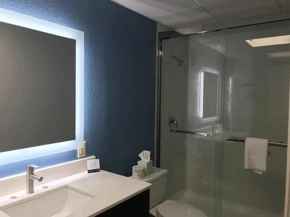 Cburg Inn & Suites