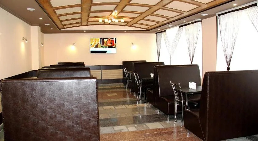 Oasis Hotel - Hostel