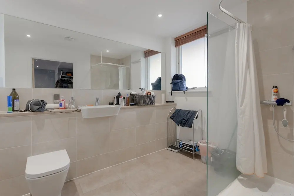 Modern 1 Bedroom Apartment in Central Location