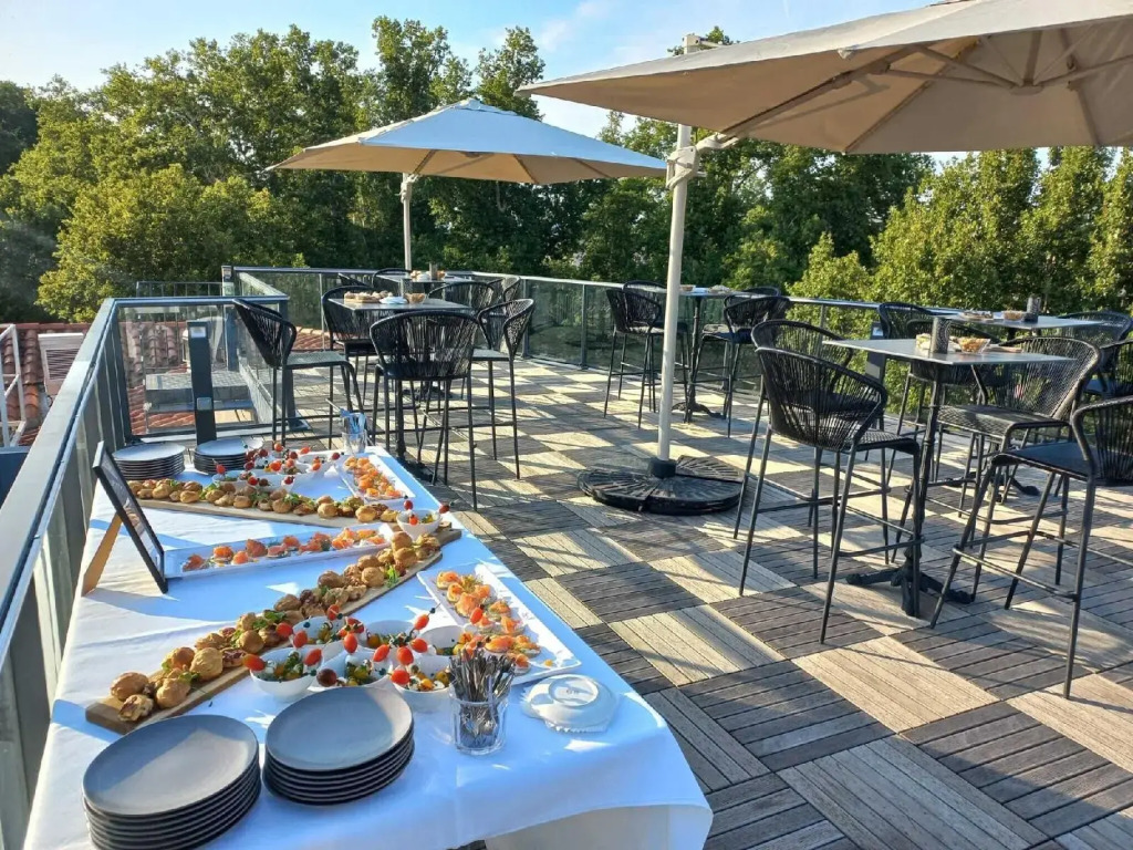 Dali Hôtel - Restaurant