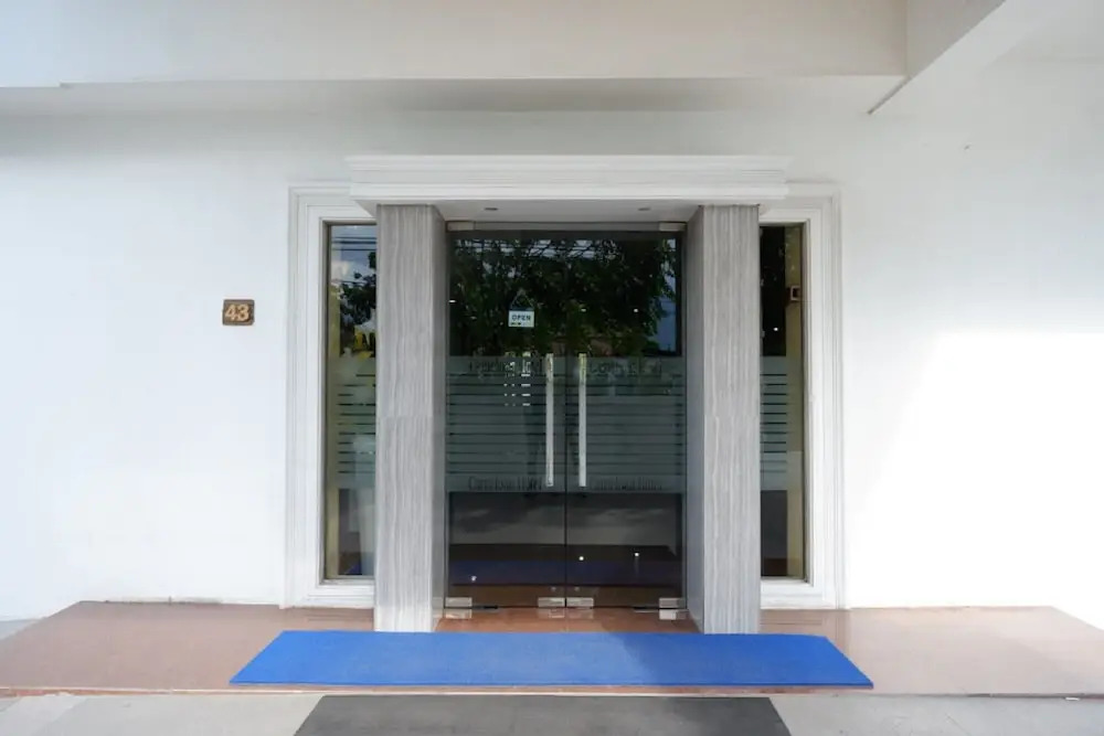 RedDoorz Plus @ Cameloan Hotel Palu