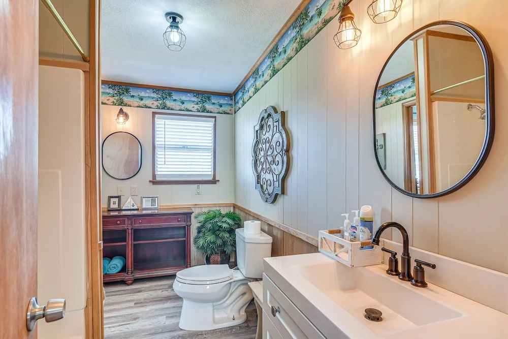 1/2 Mi to Gulf: Family Home in Crystal Beach!