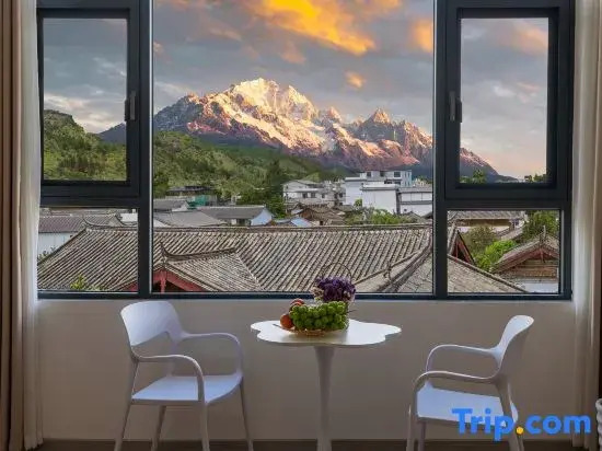 Yuzhu Enbu·Secret Realm | Golden Sunlit Snow Mountain·Premium View Lodge (Shuhe Ancient Town Branch)