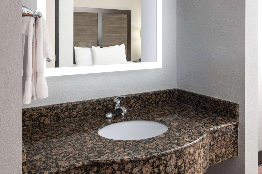 La Quinta Inn by Wyndham Buffalo Airport
