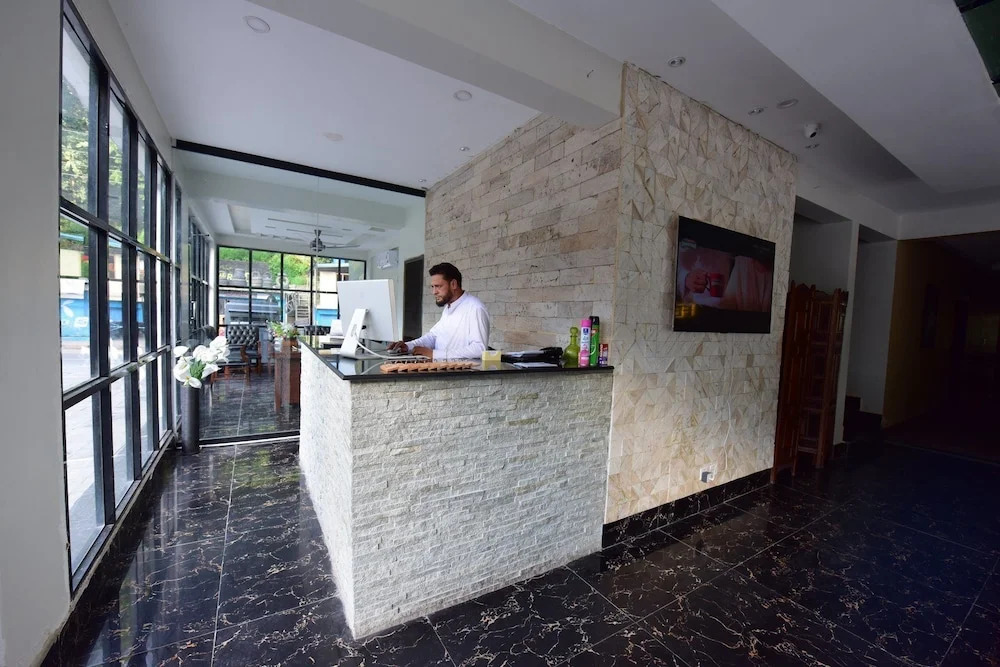 La Orilla Hotel