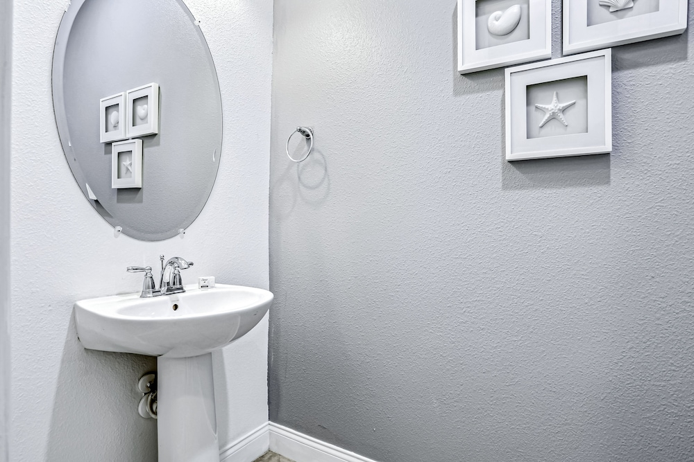 Dog-friendly Townhome With Private Pool, Screened Lanai, Fast Wifi, W/d, AC