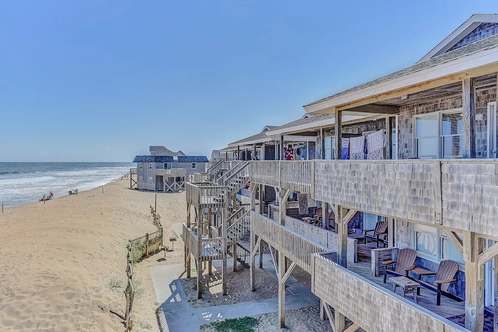 Lighthouse View Oceanfront Lodging