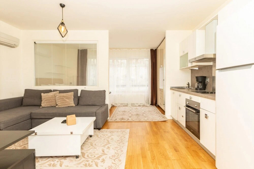 Central Studio Flat with Shared Pool in Sisli