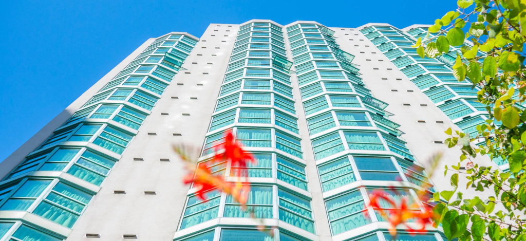 Rosedale on Robson Suite Hotel