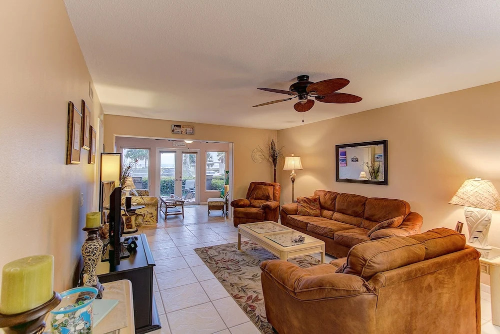 Sunset Royale 100 2 Bedrooms 2 Bathrooms Apts