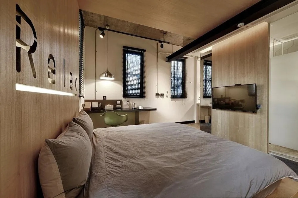 STABLE HOTEL