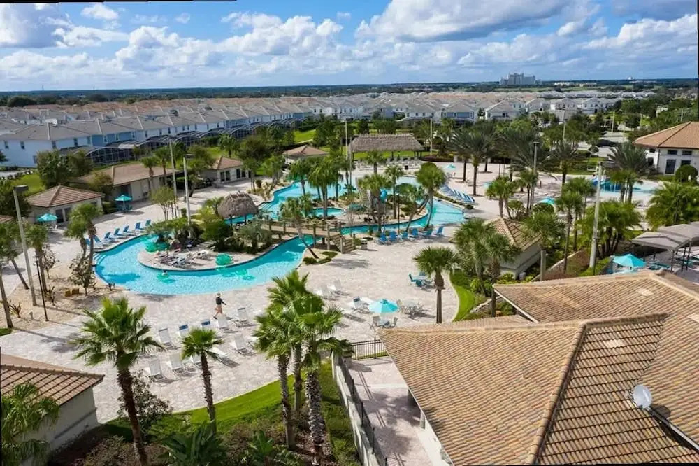 Modern 2Bd Townhome Minutes to Disney w Waterpark