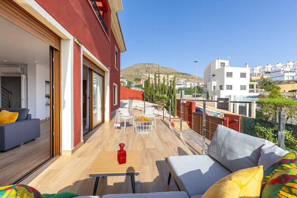 Beautiful Bay Views by Fidalsa