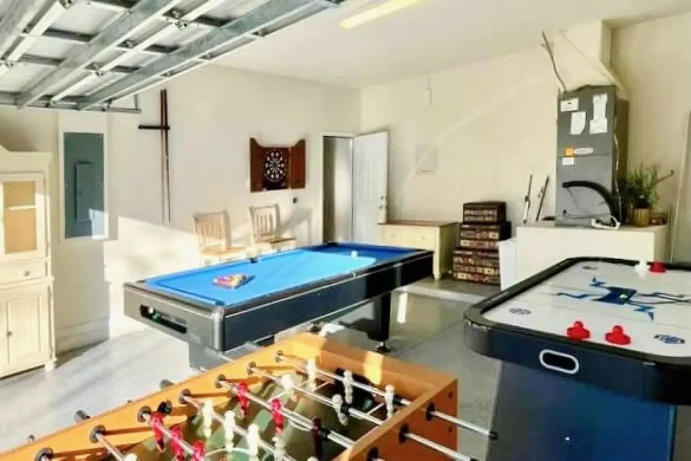 6BR Resort Home Near Disney - With Private Pool Hot Tub and Games Room
