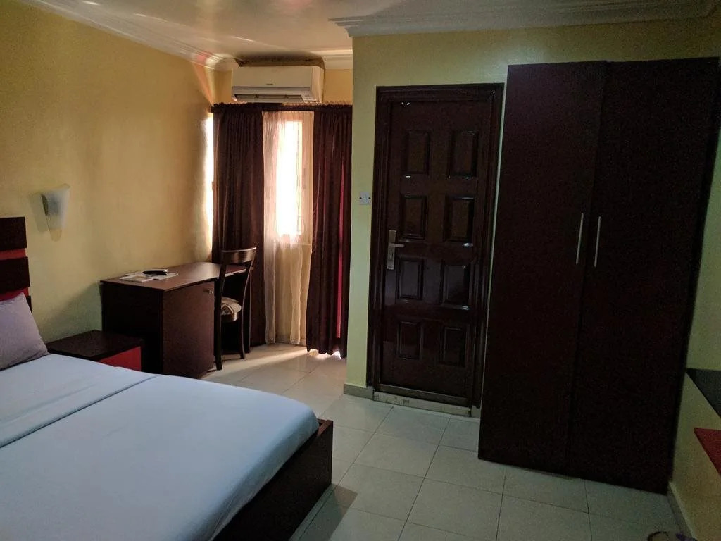 Whitehouse Msquare Hotel