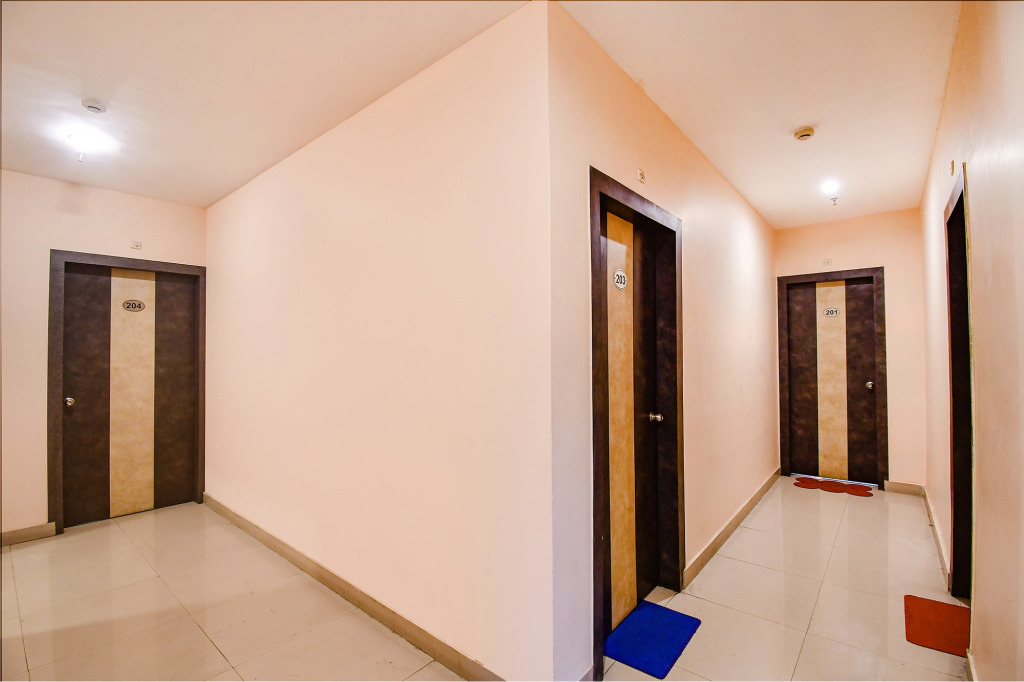 FabHotel Prime Rockstar Suites - Nr Park Circus 7 Point