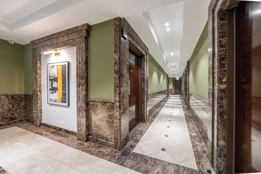 TheWall Hotel