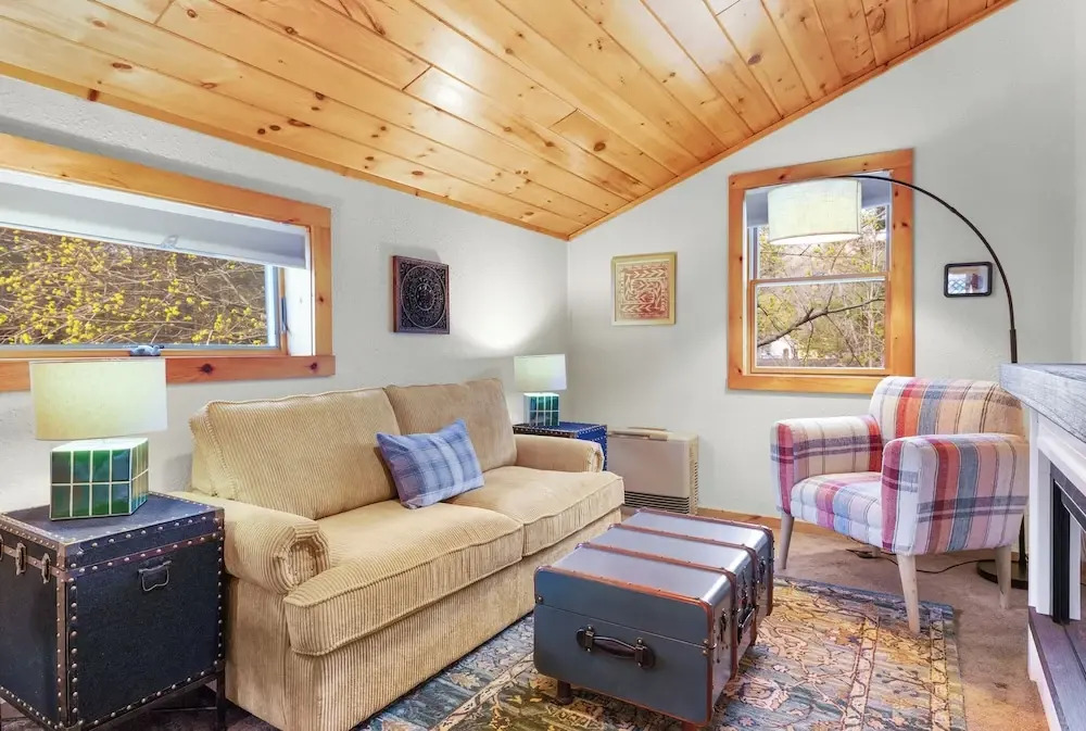 Phoenicia Lodge