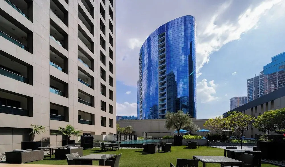 The Cosmopolitan Serene Living in a One Bedroom