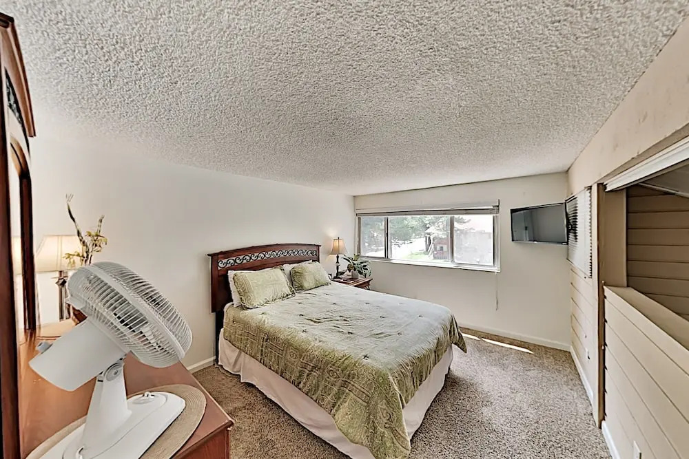 Walkable Corner Unit w/ Pool, Hot Tub & Tennis condo