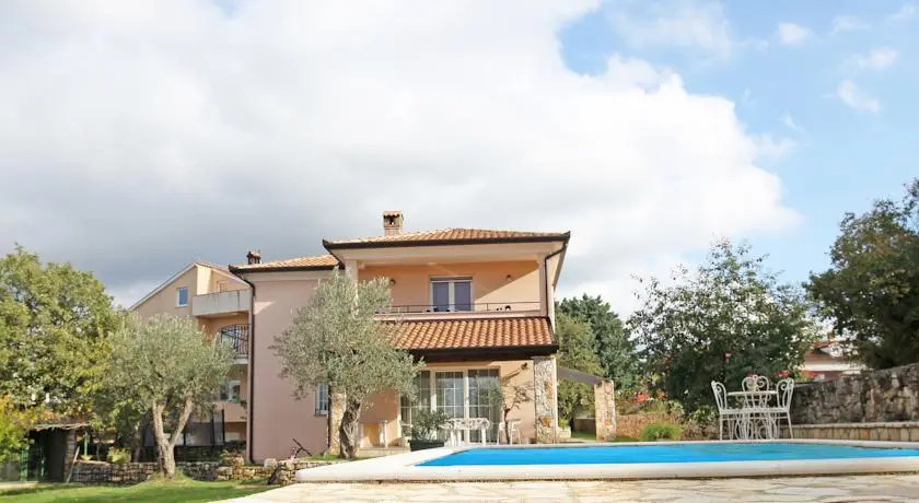 Apartment 110 Selo