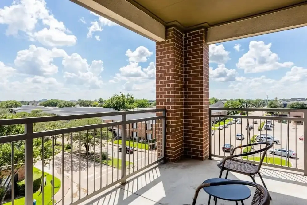 Renew Tanglewood 3-bedroom in Uptown Houston
