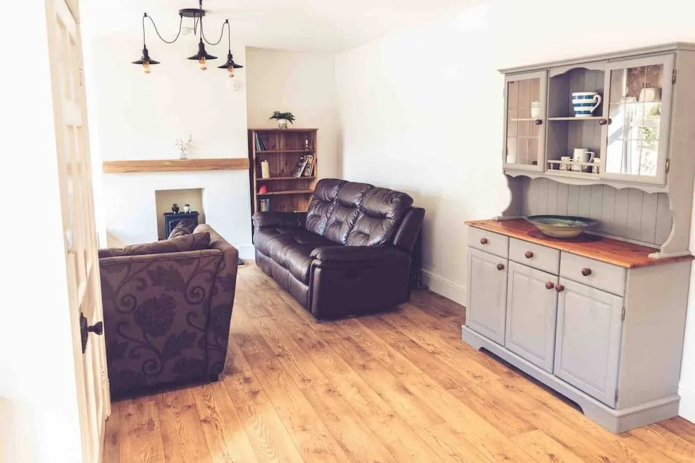3-Bed Cottage-Plymouth-Dog friendly-Sleeps7