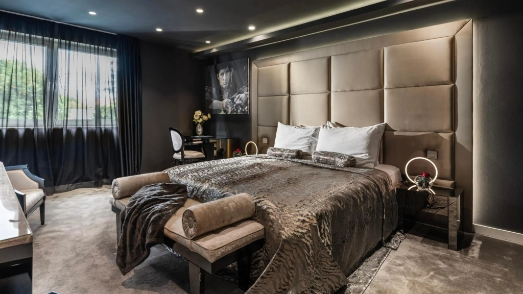 Hotel 9