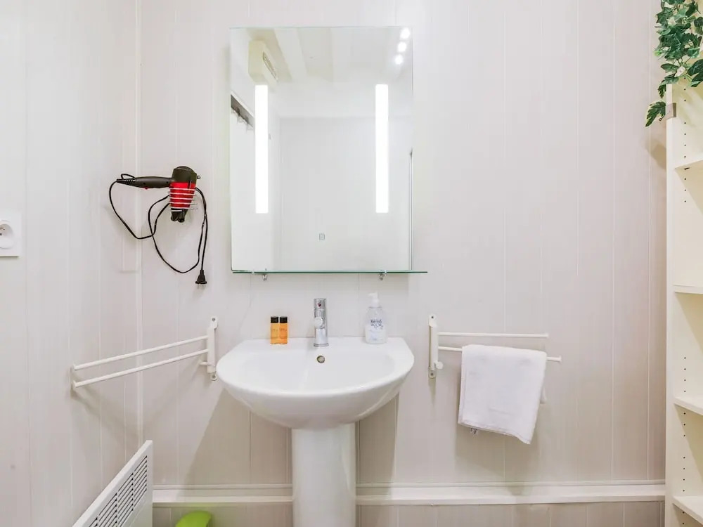 Lovely Apartment in Bayeux With Courtyard & Heating